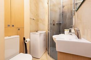 Apartments Warsaw Hoza by Renters