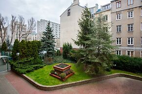 Apartments Warsaw Hoza by Renters