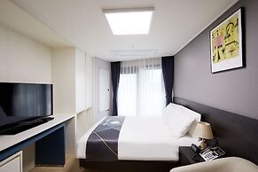 Sokcho Chonpines Beach Hotel