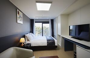 Sokcho Chonpines Beach Hotel