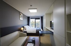 Sokcho Chonpines Beach Hotel