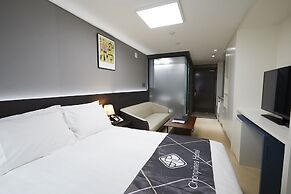 Sokcho Chonpines Beach Hotel