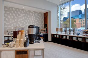 Hampton Inn by Hilton Montreal Downtown