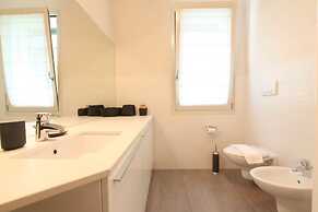 The Green House on the Lake