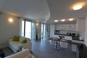 The Green House on the Lake