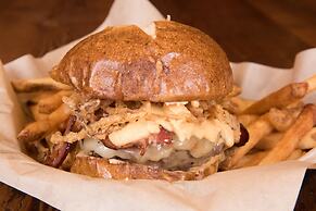 Holiday Inn Glendale - Stadium & Ent Dist by IHG