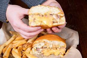 Holiday Inn Glendale - Stadium & Ent Dist by IHG