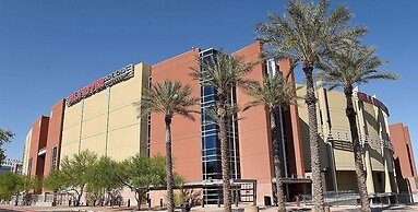 Holiday Inn Glendale - Stadium & Ent Dist by IHG