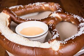 Holiday Inn Glendale - Stadium & Ent Dist by IHG