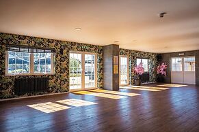 The Oakwood Hotel