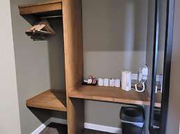 The Oakwood Hotel by Roomsbooked