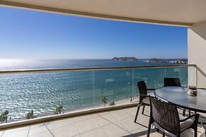 Playa Blanca 3 Bedroom Condo by RedAwning