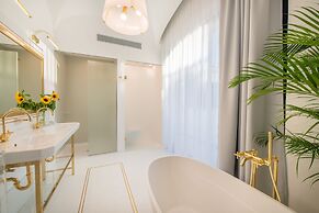 Luxury Villa with Penthouse, Pools and Sea View