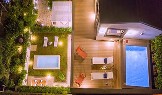 Luxury Villa with Penthouse, Pools and Sea View