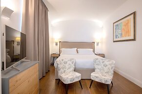 Luxury Villa with Penthouse, Pools and Sea View