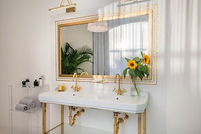 Luxury Villa with Penthouse, Pools and Sea View