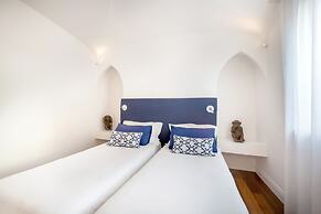 Luxury Villa with Penthouse, Pools and Sea View