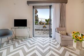 Luxury Villa with Penthouse, Pools and Sea View