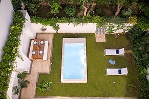 Luxury Villa with Penthouse, Pools and Sea View