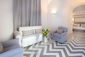 Luxury Villa with Penthouse, Pools and Sea View