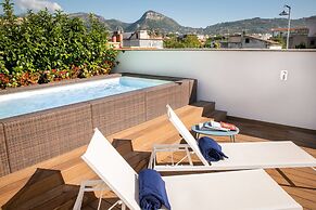 Luxury Villa with Penthouse, Pools and Sea View