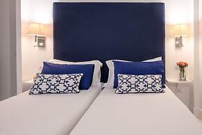 Luxury Villa with Penthouse, Pools and Sea View