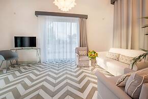 Luxury Villa with Penthouse, Pools and Sea View