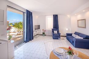 Luxury Villa with Penthouse, Pools and Sea View