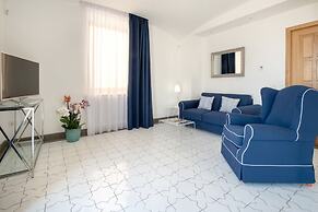 Luxury Villa with Penthouse, Pools and Sea View