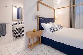 Luxury Villa with Penthouse, Pools and Sea View