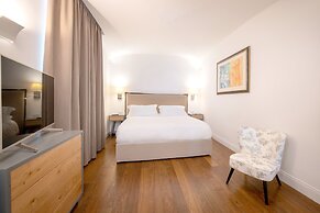 Luxury Villa with Penthouse, Pools and Sea View