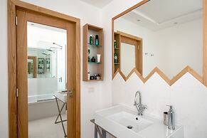 Luxury Villa with Penthouse, Pools and Sea View