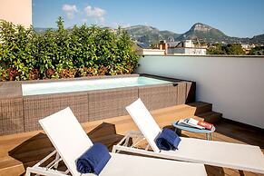 Luxury Villa with Penthouse, Pools and Sea View