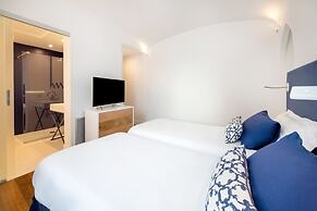 Luxury Villa with Penthouse, Pools and Sea View