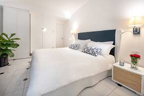 Luxury Villa with Penthouse, Pools and Sea View