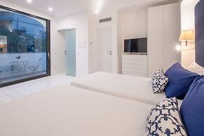 Luxury Villa with Penthouse, Pools and Sea View