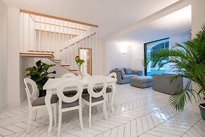 Luxury Villa with Penthouse, Pools and Sea View