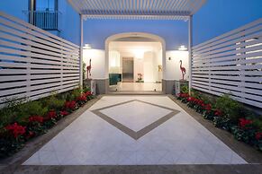 Luxury Suite with Garden and Jacuzzi