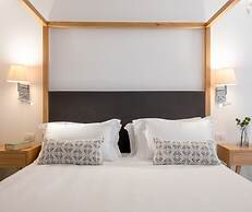 Luxury Suite with Garden and Jacuzzi