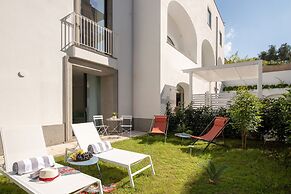 Luxury Suite with Garden and Jacuzzi