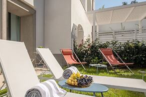 Luxury Suite with Garden and Jacuzzi