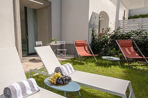 Luxury Suite with Garden and Jacuzzi