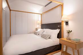 Luxury Suite with Garden and Jacuzzi