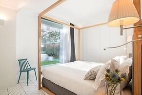 Luxury Suite with Garden and Jacuzzi