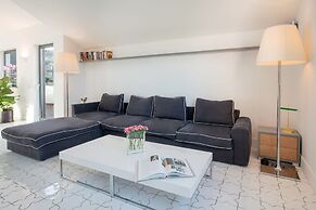 Luxury Apartment with Penthouse and Pool