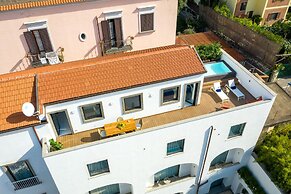 Luxury Apartment with Penthouse and Pool