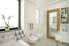 Luxury Apartment with Penthouse and Pool