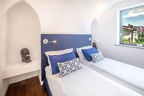 Luxury Apartment with Penthouse and Pool