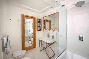 Luxury Apartment with Penthouse and Pool