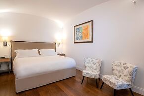 Luxury Apartment with Penthouse and Pool